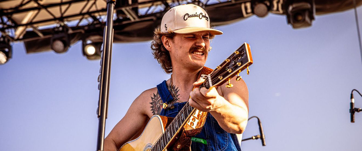 Braxton Keith playing live